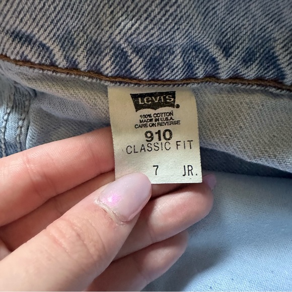 Vintage Levi Shorts 910 - Picture 3 of 3